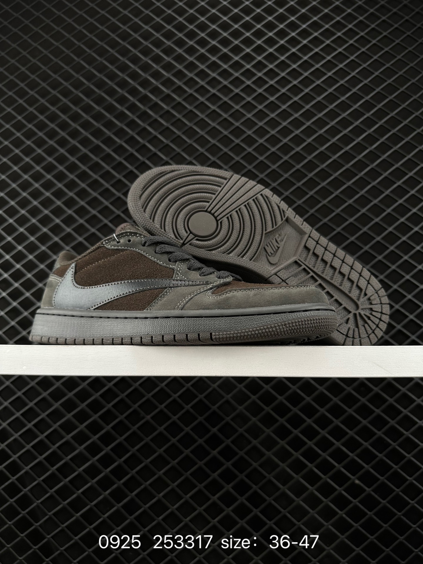 Travis Scott x Air Jordan 1 Low 